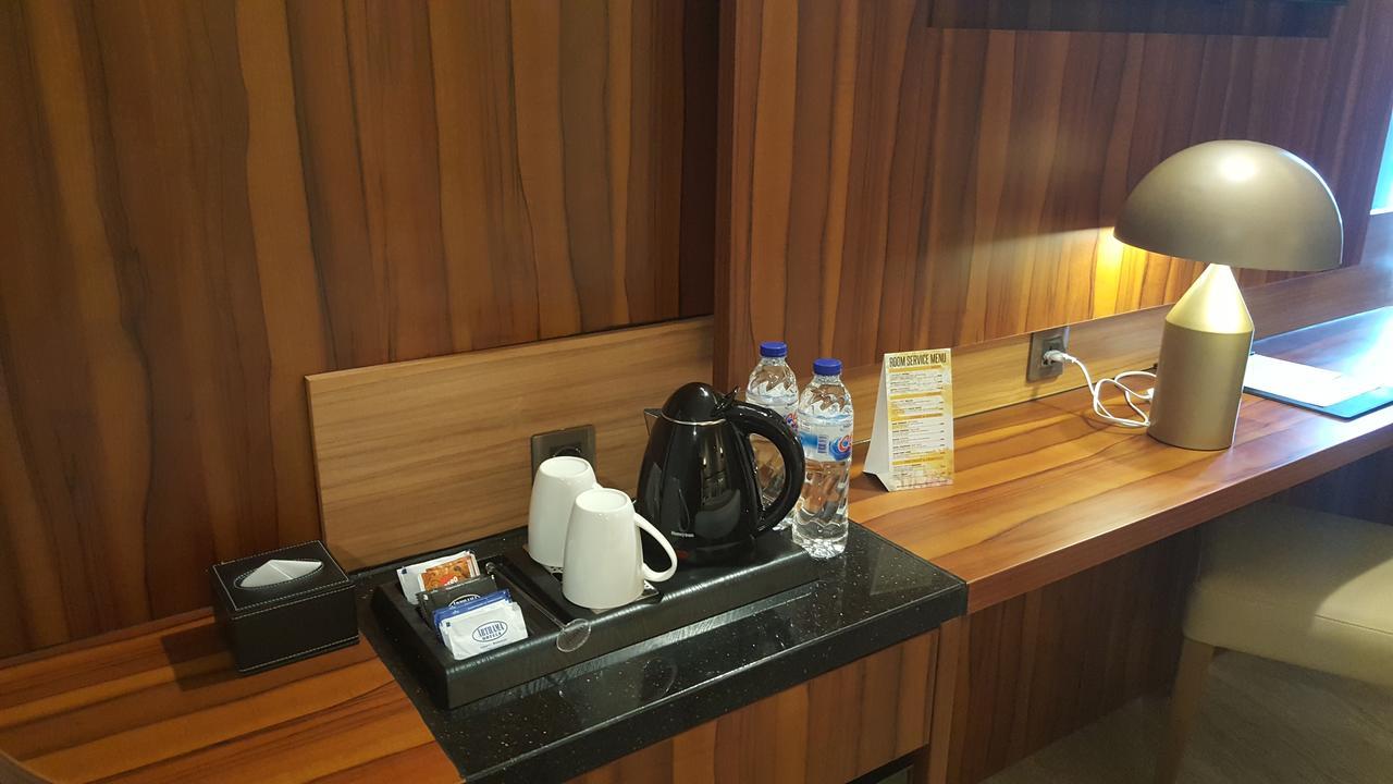 Arthama Hotels Makassar Exterior foto